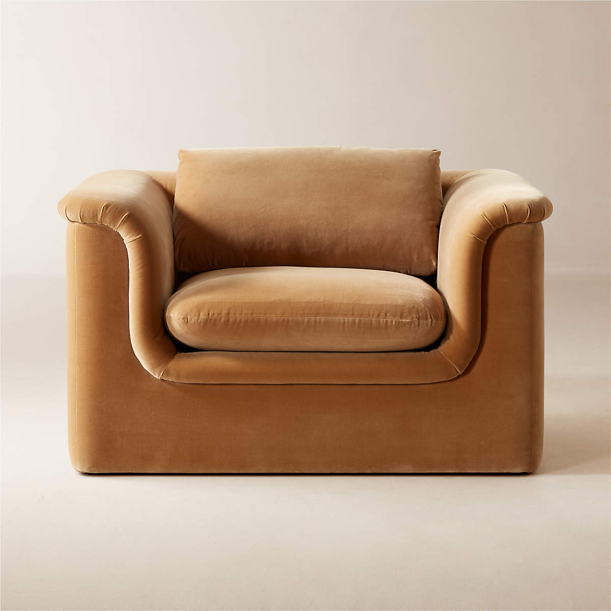 mardones-camel-brown-velvet-lounge-chair أمارو - الصورة 1